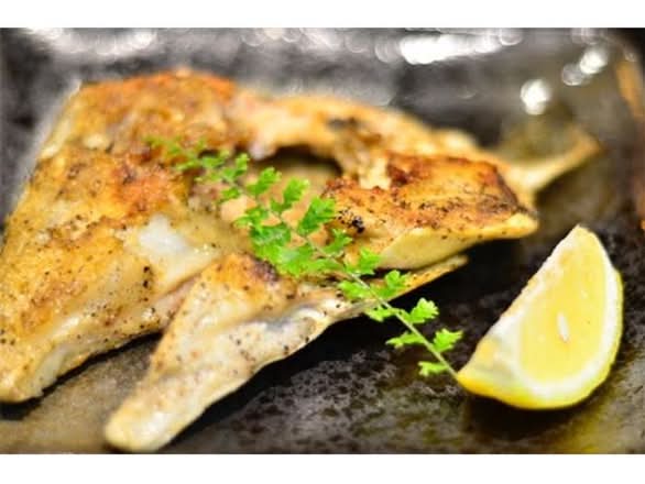 Grilled Salmon Head（2pcs) 燒三文魚頭（2件）